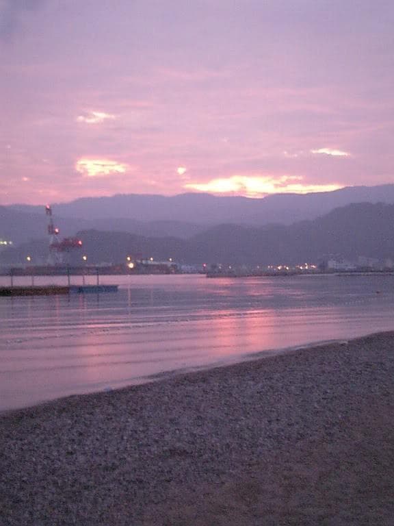 A praia da cidade. (Resolução 1.3MB. Não reclama. 2005.)